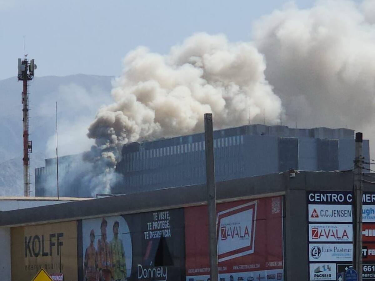 Voraz incendio se registra en Hospital Regional de Antofagasta: pacientes y funcionarios son evacuados