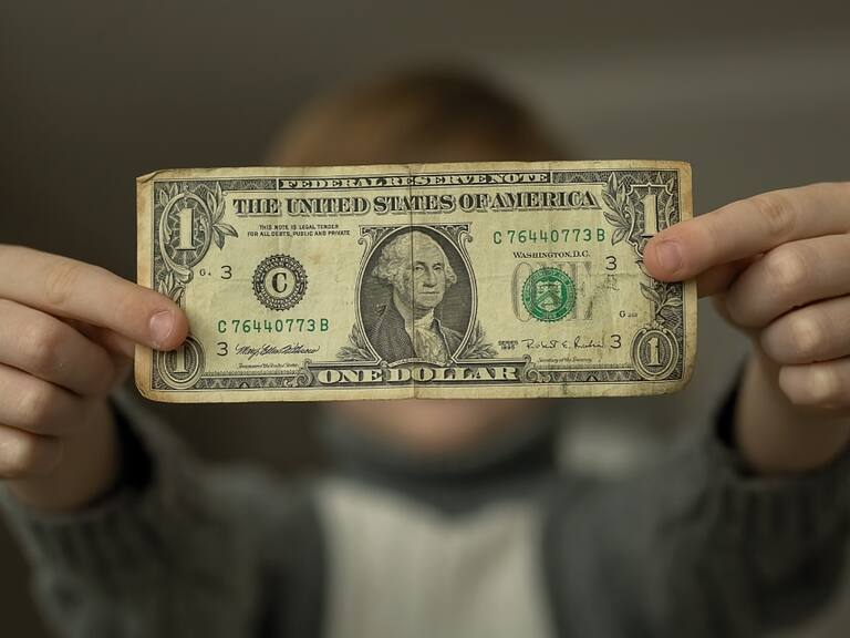 Dólar en Chile: divisa abre al alza y supera los $810