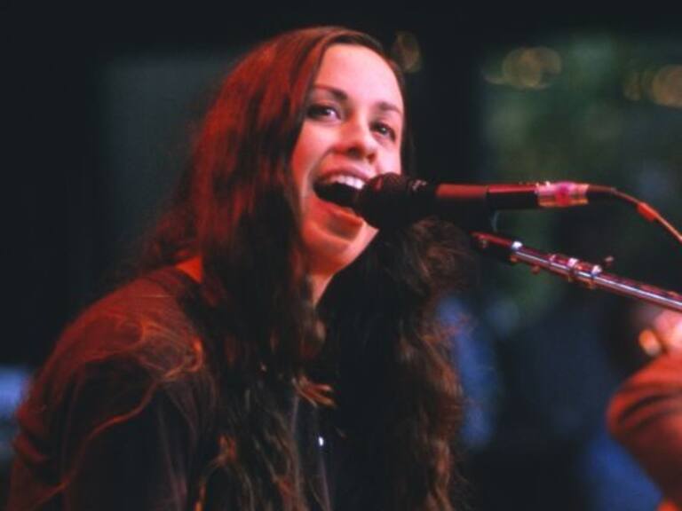 Alanis Morissette reveló en su documental que fue violada a los 15 años: "Eran todos unos pedófilos"