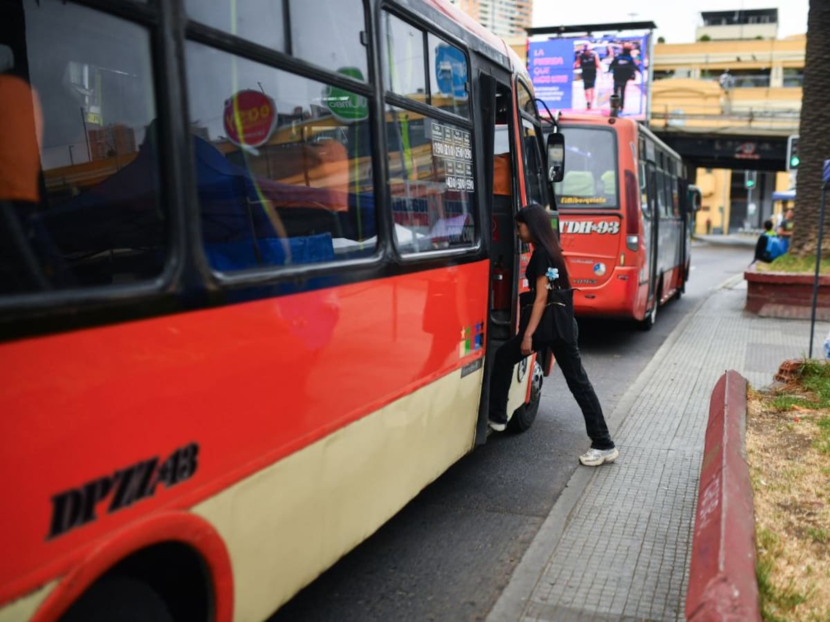 Alza de bencinas en Chile: suben pasajes de buses interurbanos en regiones de Valparaíso y O’Higgins