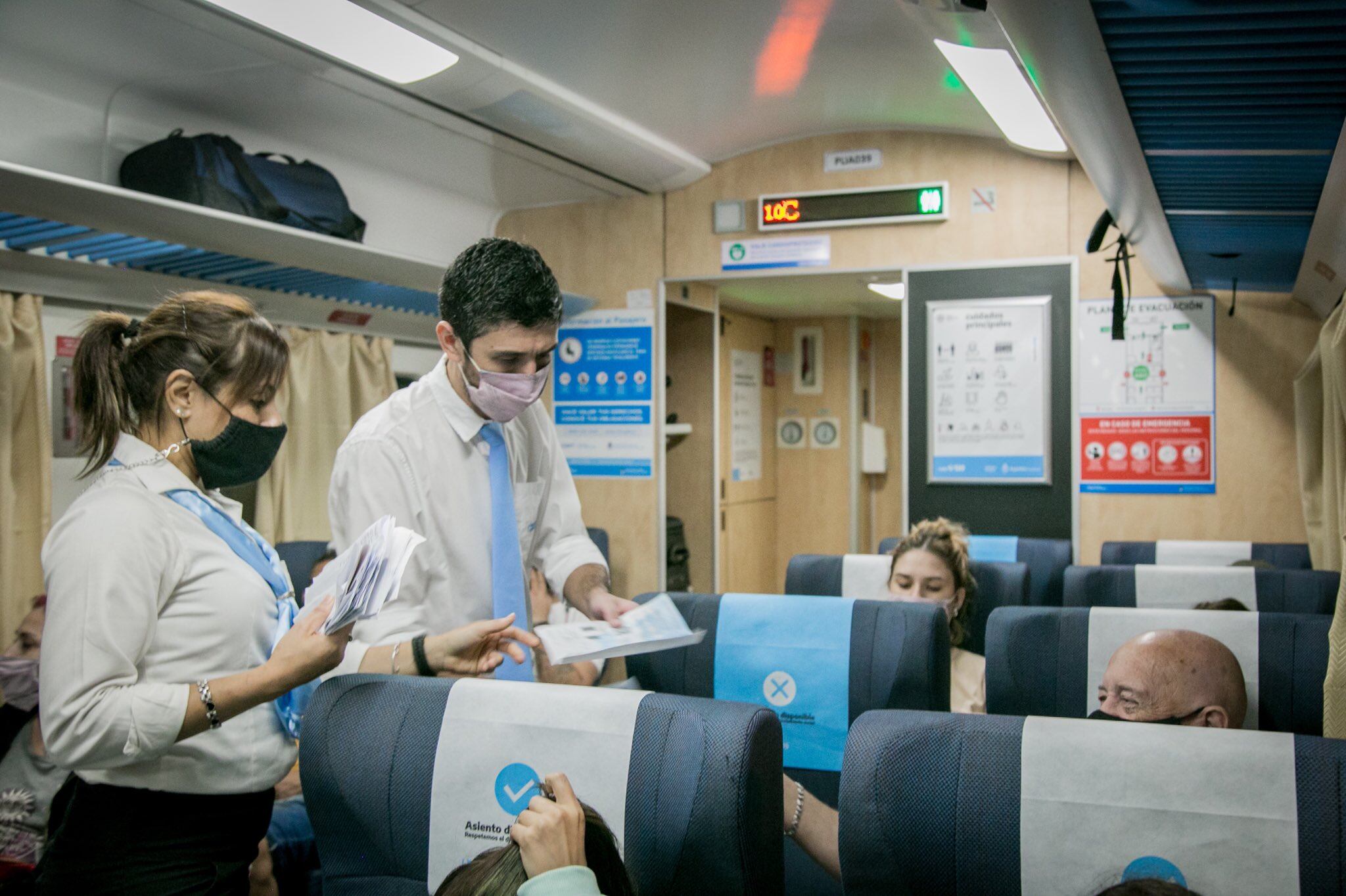 Pasajeros deben cumplir las medidas para utilizar el tren en Argentina