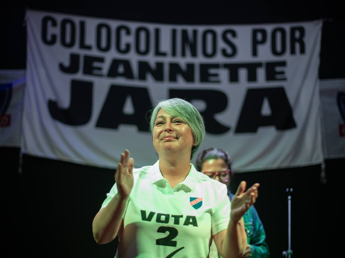 “Colocolinos por Jeanette Jara”: la instancia que organizó un grupo de hinchas de Colo Colo para expresarle su apoyo a la candidata