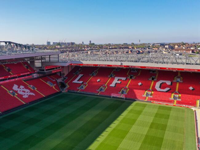 El Estadio Anfield vacío por la pandemia del coronavirus