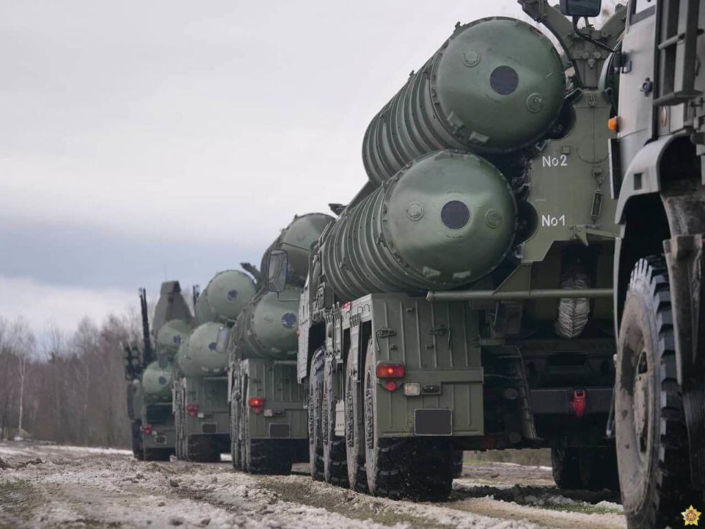 Equipamiento militar ruso llega a Bielorrusia para los ejercicios militares conjuntos