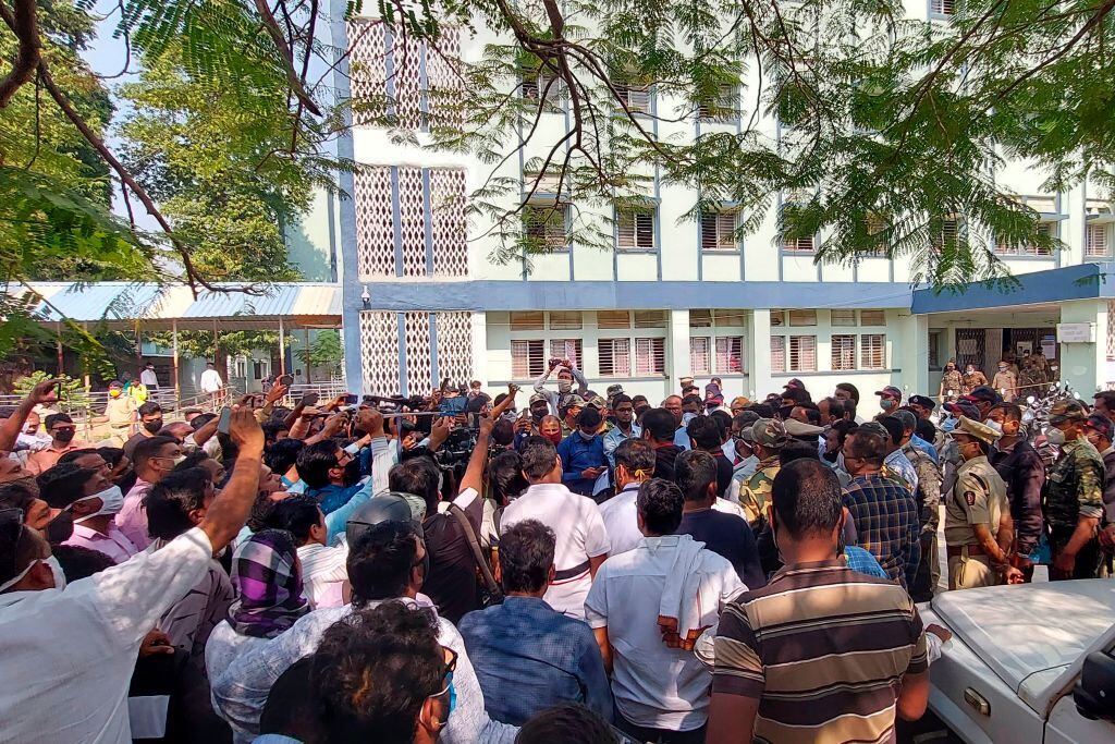 Los ciudadanos indios llegaron al hospital de Bhandara