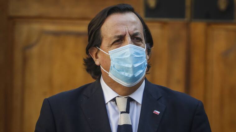 28 de julio del 2020/SANTIAGOEl nuevo ministro del Interior, Víctor Pérez, realiza un punto de prensa en el patio de Los Cañones, del Palacio de La Moneda, tras asumir como nuevos ministros.
FOTO: SEBASTIAN BELTRAN GAETE/AGENCIAUNO