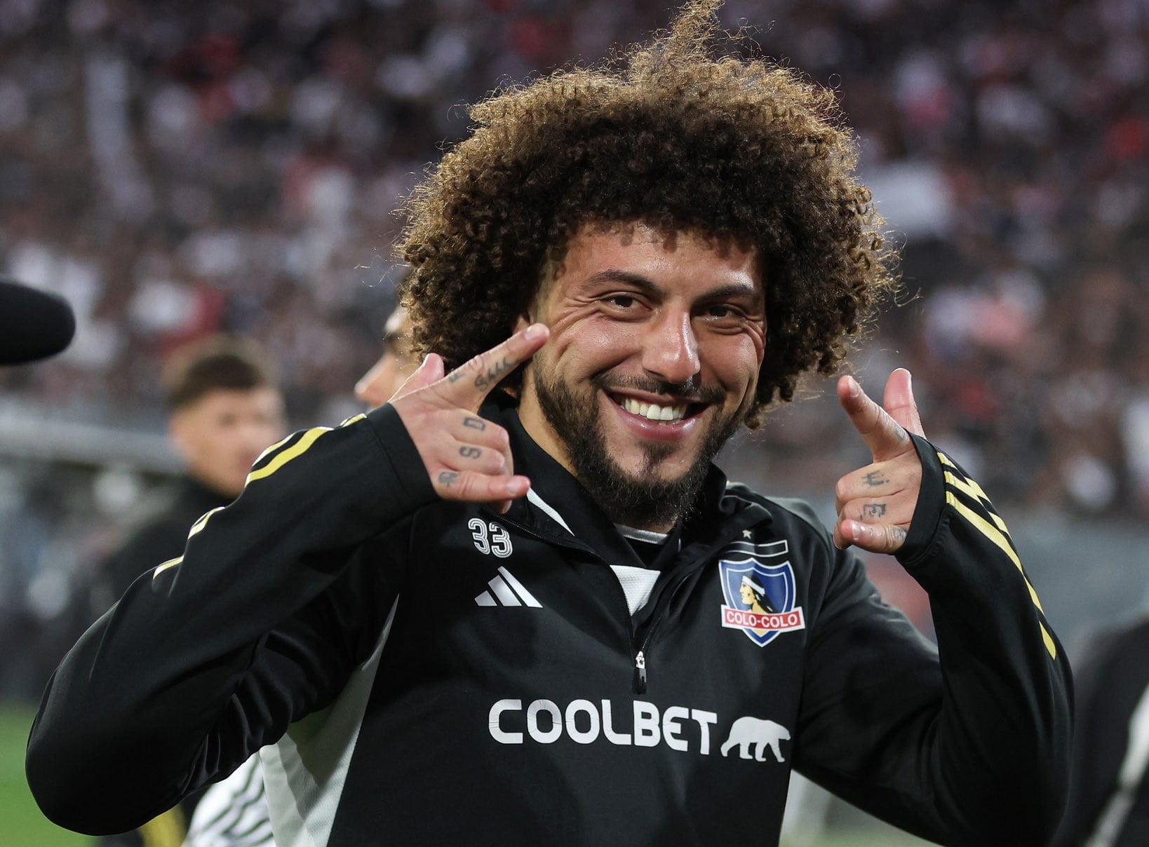 Aníbal Mosa termina de enterrar a Maxi Falcón en Colo Colo | X: Colo Colo