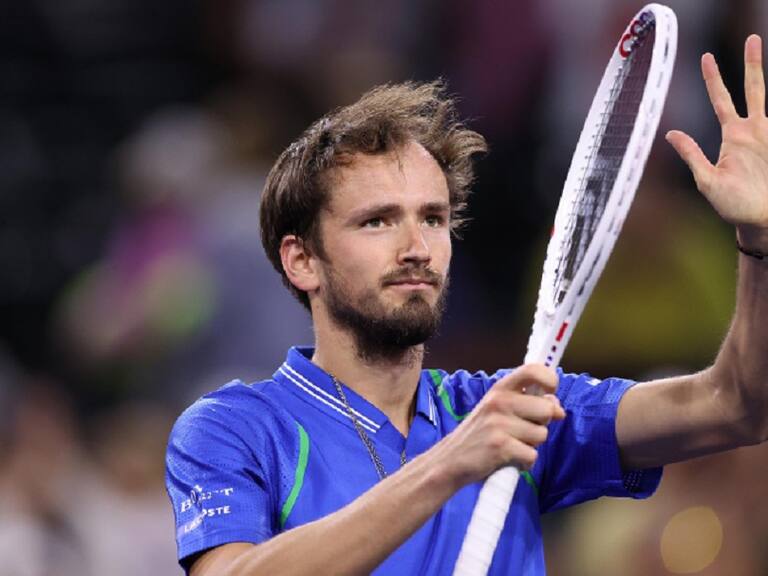 Daniil Medvedev da vuelta un partidazo ante Alexander Zverev para meterse de lleno en los cuartos de final de Indian Wells