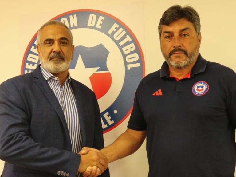 José Letelier se despide de la banca de La Roja Femenina: "Me voy contento y satisfecho con lo que he hecho"