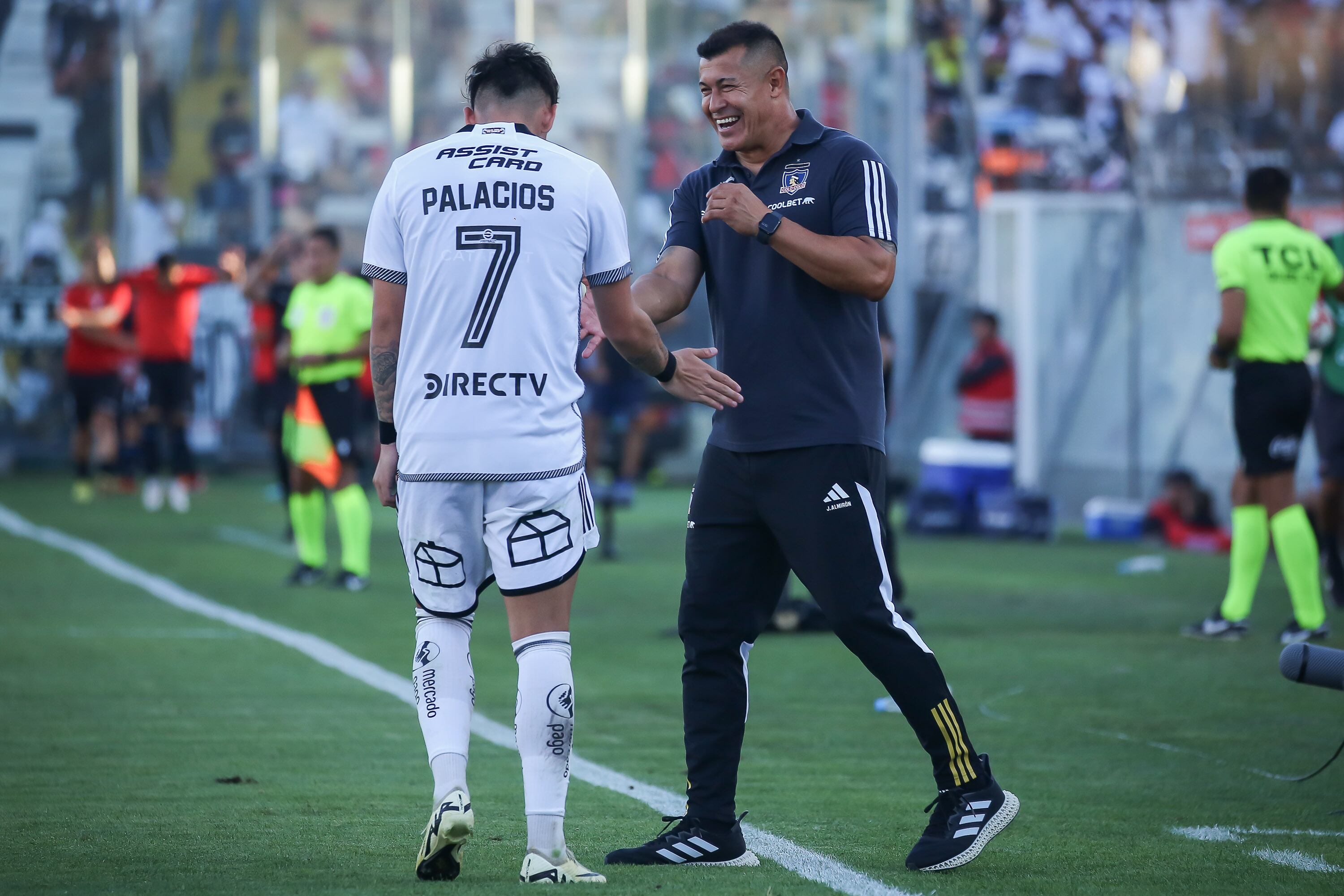 Jorge Almirón sale en defensa de Carlos Palacios tras marginarse de La Roja | Agencia Uno