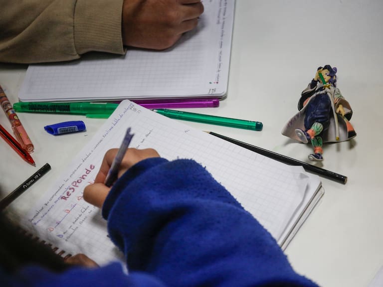 Psicólogo de colegio en San Bernardo es detenido por abusos sexuales reiterados a una alumna menor de edad: habría más casos