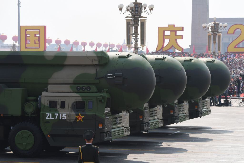 China muestra los misiles nucleares DF-41 durante un desfile en Pekín