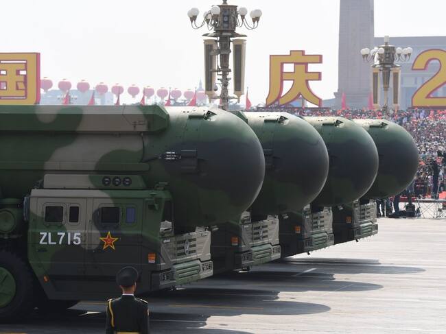 China muestra los misiles nucleares DF-41 durante un desfile en Pekín