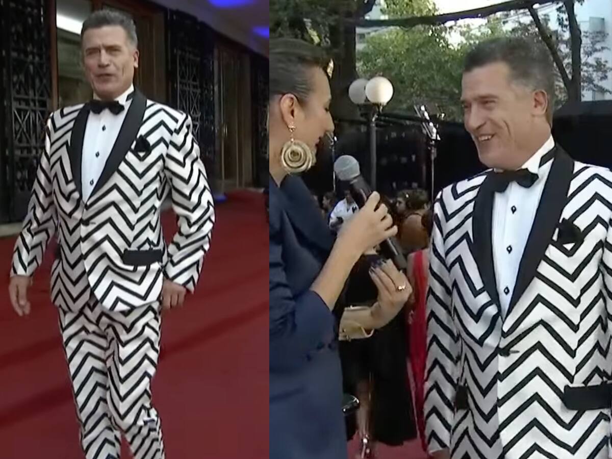 ¡Jugadísimo! Julio Milostich sorprendió con look blanco y negro en los Premios Caleuche 2024