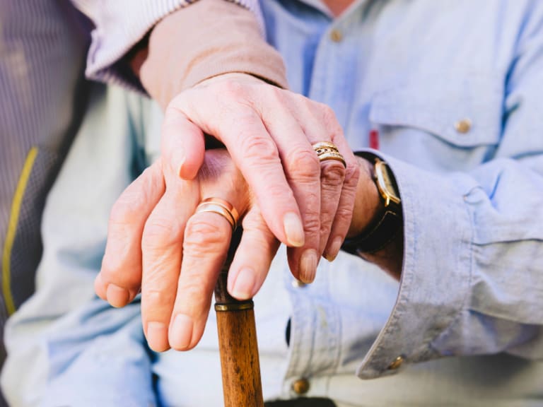 Bono Bodas de Oro 2026: cuáles son los requisitos para recibir los $463 mil que otorga el beneficio