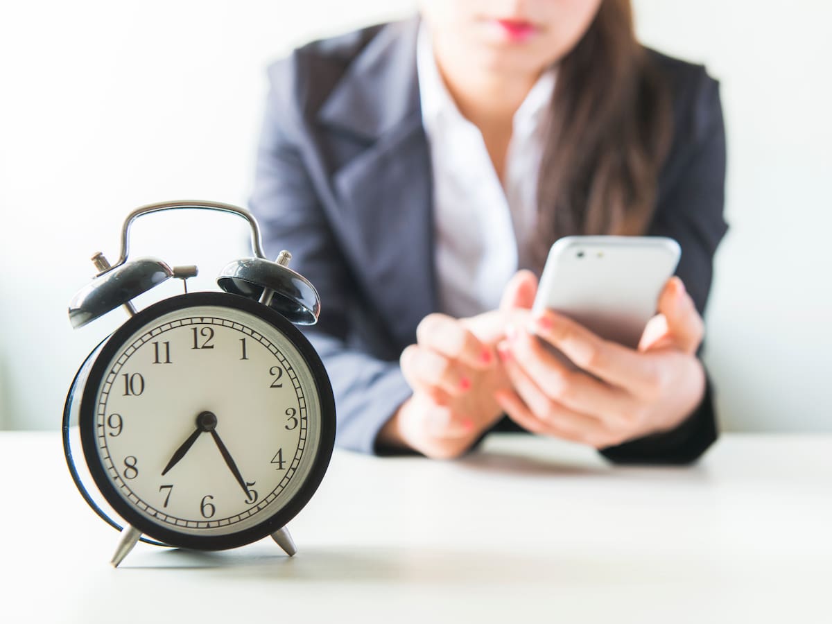 Cambio de hora en Chile: ¿Cuándo comienza el horario de invierno y qué pasa con tu celular?