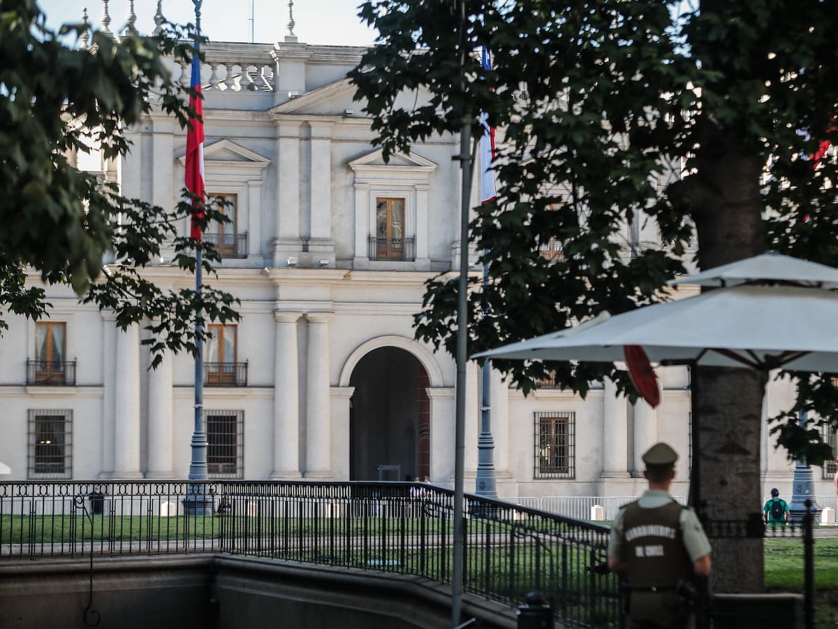 Esto es todo lo que se sabe de la muerte de un carabinero en el interior de La Moneda: gobierno adelantó medidas