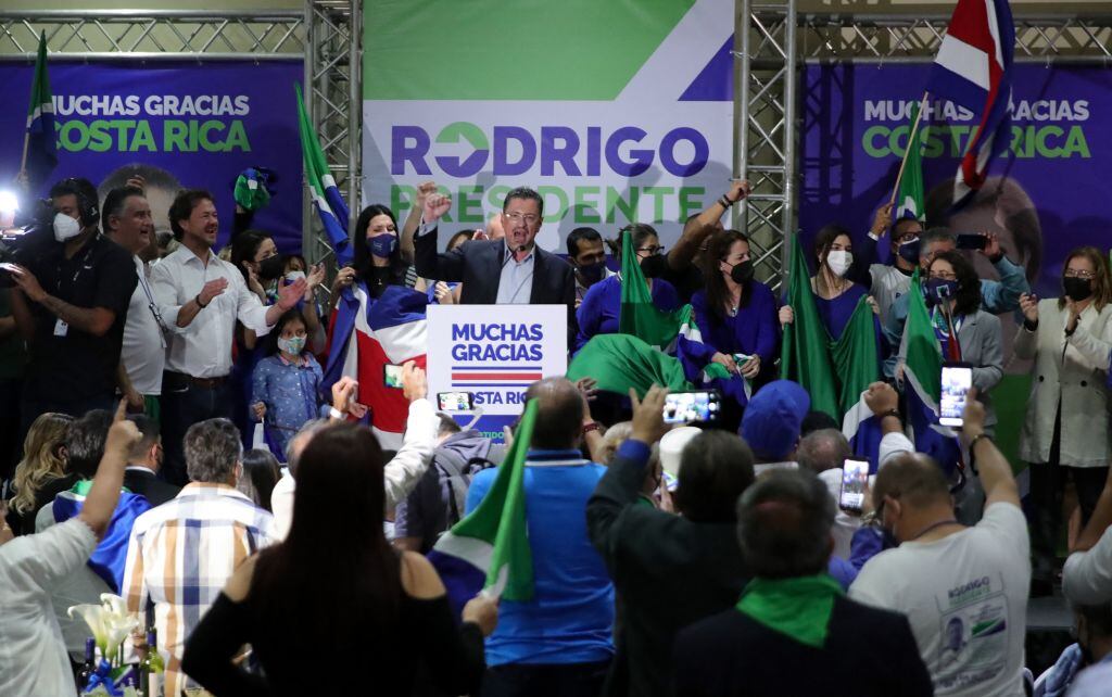 Exministro de hacienda de Costa Rica Rodrigo Chaves en el cierre de campaña