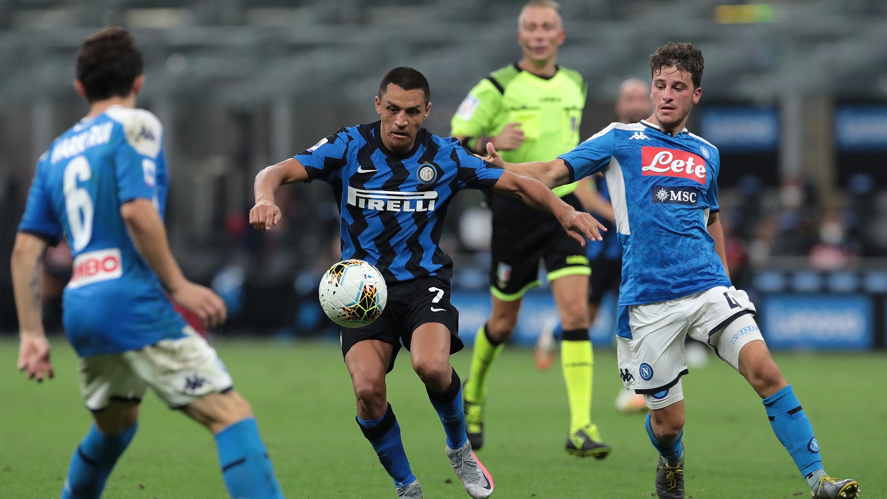 MILAN, ITALY - JULY 28: Alexis Sanchez of FC Internazionale in action during the Serie A match between FC Internazionale and SSC Napoli at Stadio Giuseppe Meazza on July 28, 2020 in Milan, Italy. (Photo by Emilio Andreoli - Inter/Inter via Getty Images )