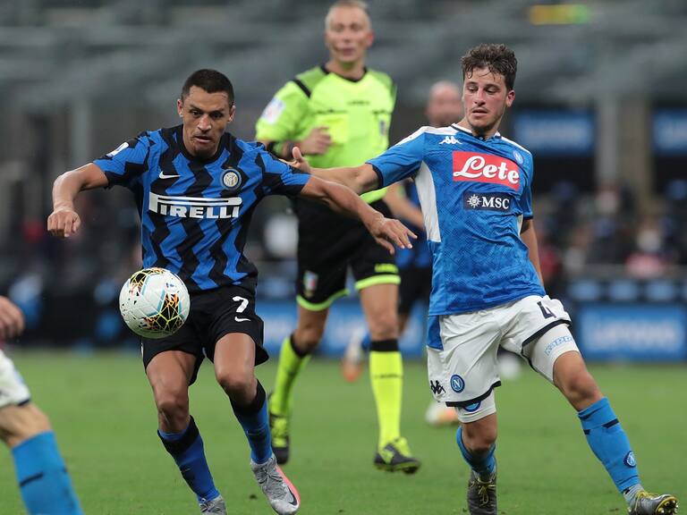 MILAN, ITALY - JULY 28: Alexis Sanchez of FC Internazionale in action during the Serie A match between FC Internazionale and SSC Napoli at Stadio Giuseppe Meazza on July 28, 2020 in Milan, Italy. (Photo by Emilio Andreoli - Inter/Inter via Getty Images )