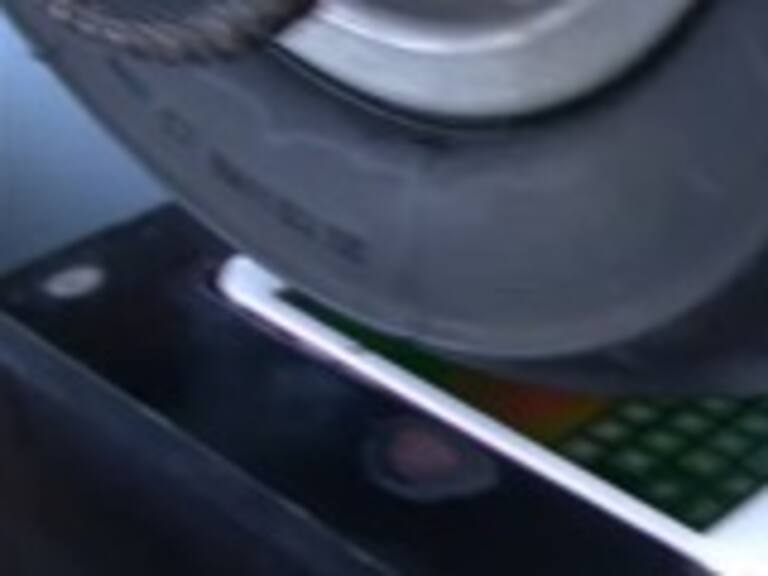 ¿Qué pasa cuando una moto acelera sobre un iPhone6S?