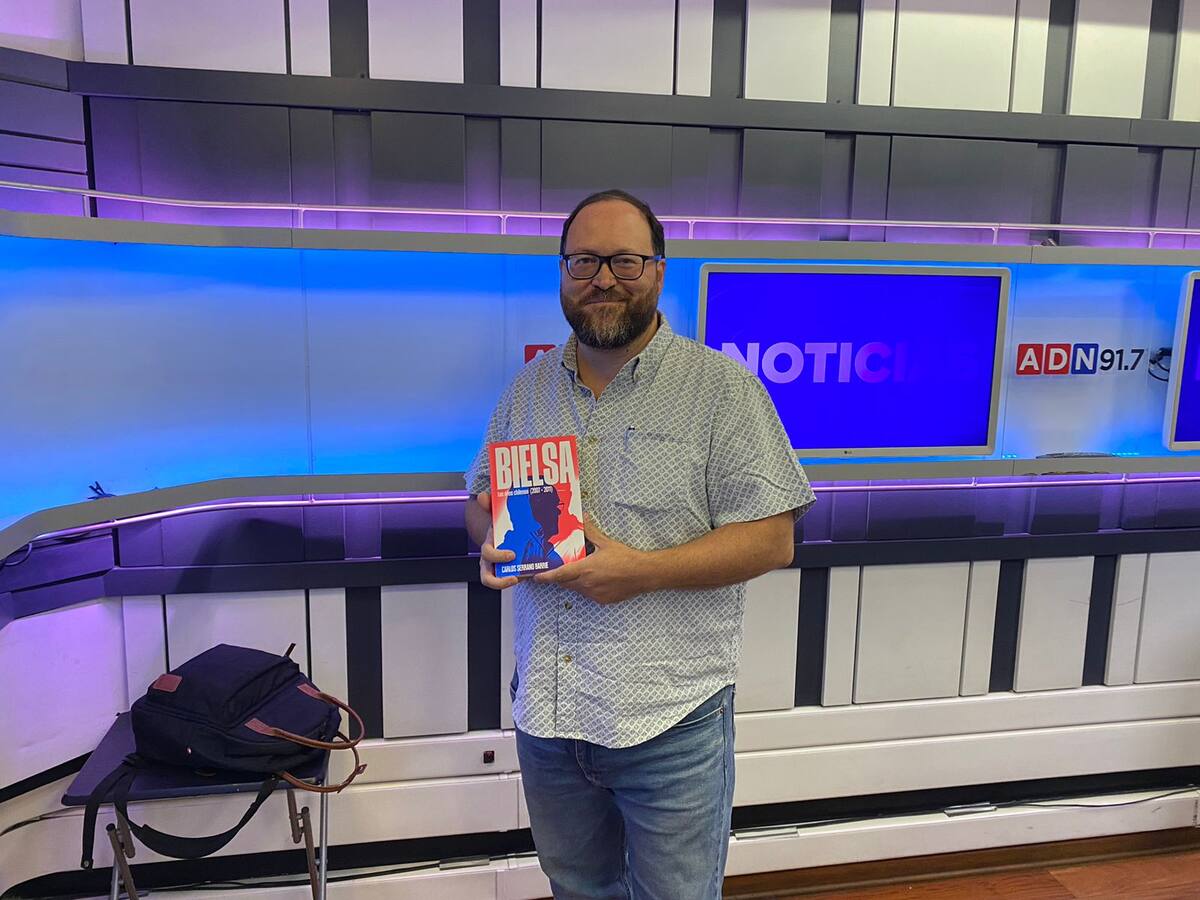 “Bielsa, los años chilenos”: el libro que relata el legado del DT en nuestro país