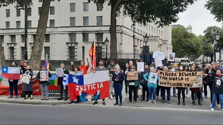 Chilenos protestaron por visita de Presidente Piñera en Reino Unido