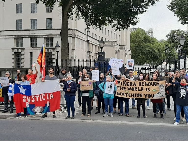 Chilenos protestaron por visita de Presidente Piñera en Reino Unido