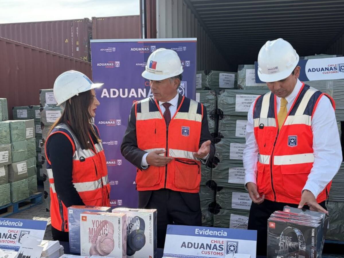 Avaluado en US$ 2 millones: hallan contenedor con más de 300 mil productos tecnológicos de contrabando en San Antonio