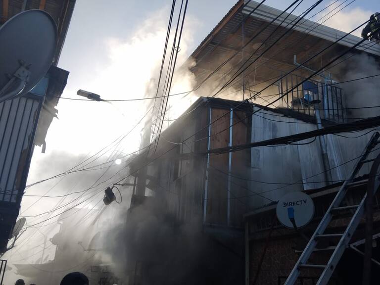 Emergencia en Estación Central: emanación de humo desde un cité moviliza a 10 carros de Bomberos