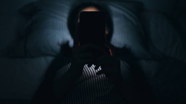 Alerta tecnológica: estas son algunas de las consecuencias médicas que genera desvelarse mirando el celular