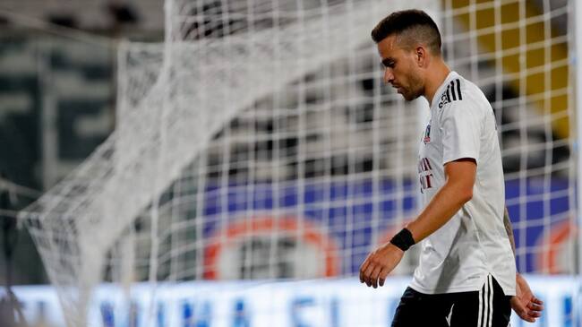 11 de Abril del 2021/SANTIAGOMatias Zaldivia(c) es expulsado luego de dar un planchazo a Matías Cahais(c) ,durante el partido valido por la tercera fecha del Campeonato Nacional AFP PlanVital 2021, entre Colo Colo vs O'Higgins, disputado en el Estadio Monumental.
FOTO:FRANCISCO LONGA/AGENCIAUNO