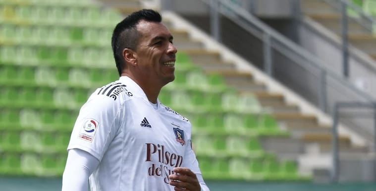 Esteban Paredes apunta contra el arbitraje del Colo Colo-Curicó: "La jugada del penal a Bolados era más expulsión que la de Lucero"