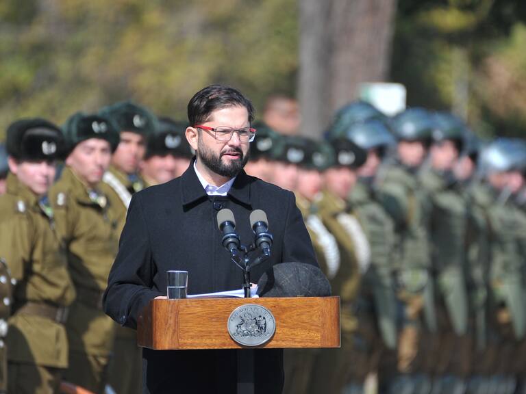 Carabineros entrega propuesta de bono trimestral a Presidente Boric: beneficiaría a 50 mil funcionarios