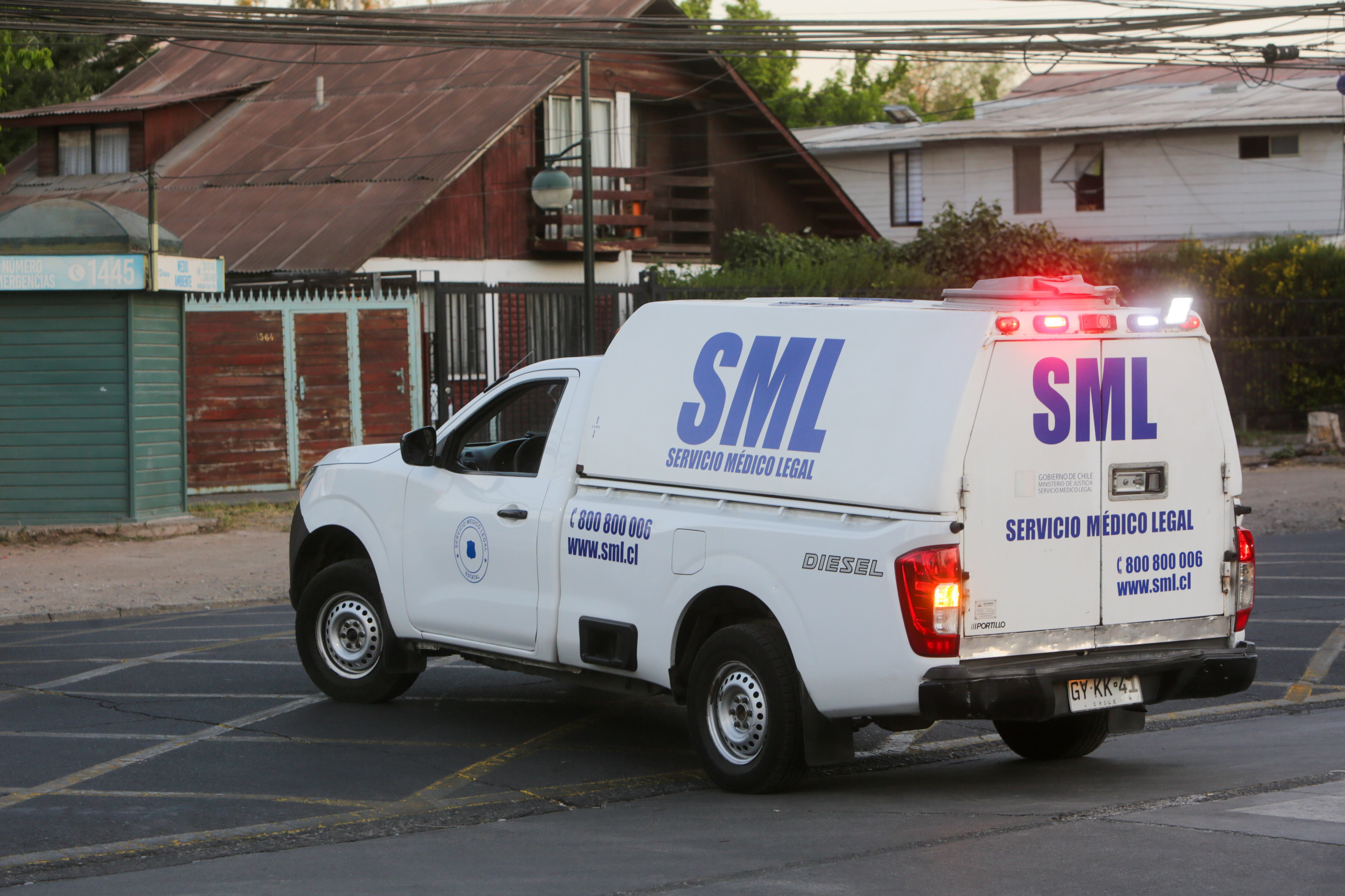 Madre denuncia que Carabineros informó erróneamente que su hijo estaba en el SML: joven sigue desaparecido