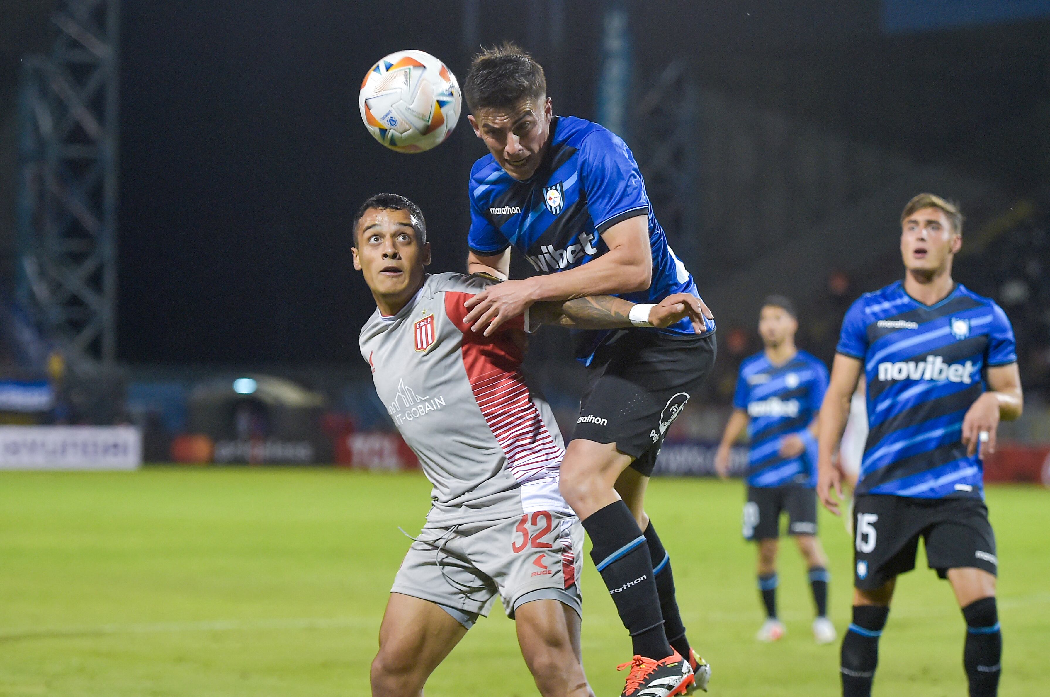 Tiago Palacios en un partido contra Huachipato por Copa Libertadores