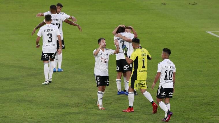 25 de Abril del 2021/SANTIAGOJugadores de Colo Colo celebran el triunfo de su equipo, durante el partido valido por la quinta fecha del Campeonato Nacional AFP PlanVital 2021, entre Colo Colo vs Universidad de Chile, disputado en el Estadio Monumental.
FOTO:JAVIER VALDES LARRONDO/AGENCIAUNO