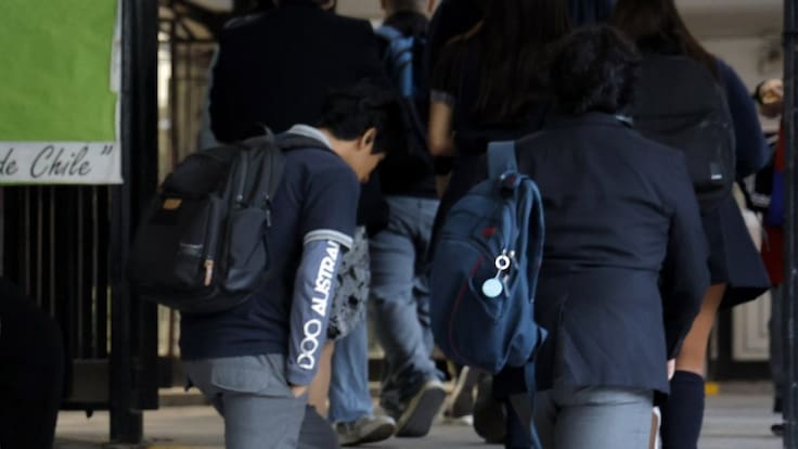 Violencia escolar en Chile: 63% cree que el país no avanza por el camino correcto