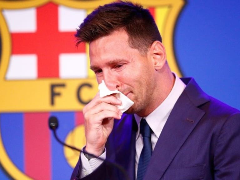 ¿Será posible? Venden réplica del pañuelo que ocupó Lionel Messi en su adiós del Barcelona