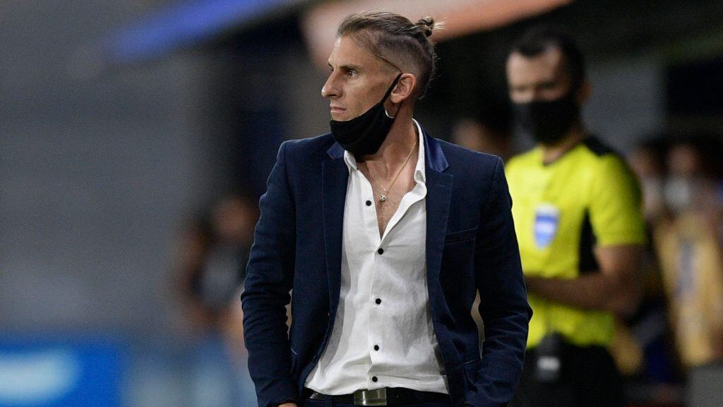 Racing Club coach Sebastian Beccacece is pictured during the Copa Libertadores all-Argentine quarterfinal football match against Boca Juniors at La Bombonera stadium in Buenos Aires on December 23, 2020. (Photo by Juan Mabromata / POOL / AFP) (Photo by JUAN MABROMATA/POOL/AFP via Getty Images)
