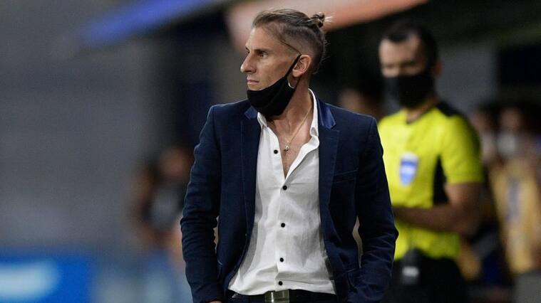 Racing Club coach Sebastian Beccacece is pictured during the Copa Libertadores all-Argentine quarterfinal football match against Boca Juniors at La Bombonera stadium in Buenos Aires on December 23, 2020. (Photo by Juan Mabromata / POOL / AFP) (Photo by JUAN MABROMATA/POOL/AFP via Getty Images)