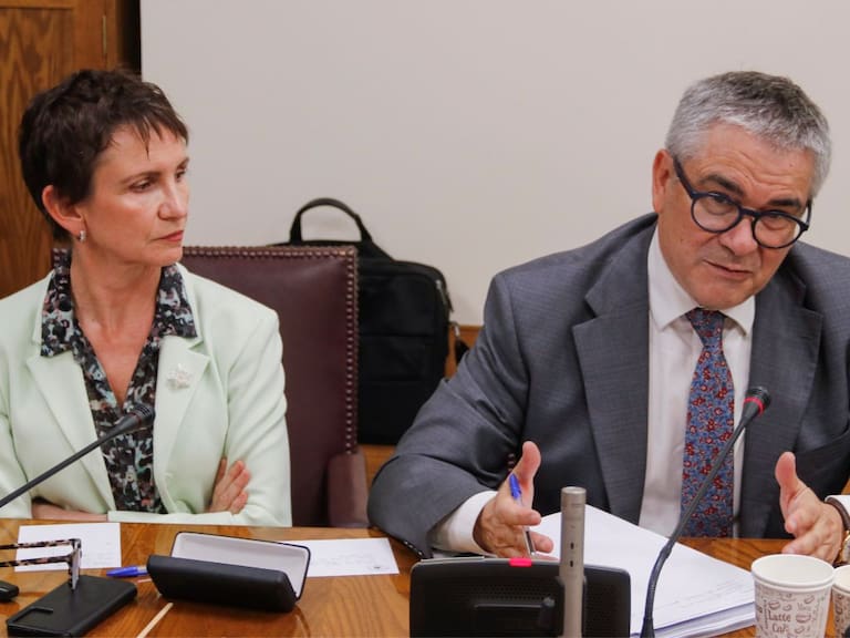 Mario Marcel sale al paso de las críticas por relación con Tohá: “Mi dedicación a las tareas del Ministerio de Hacienda es plena”