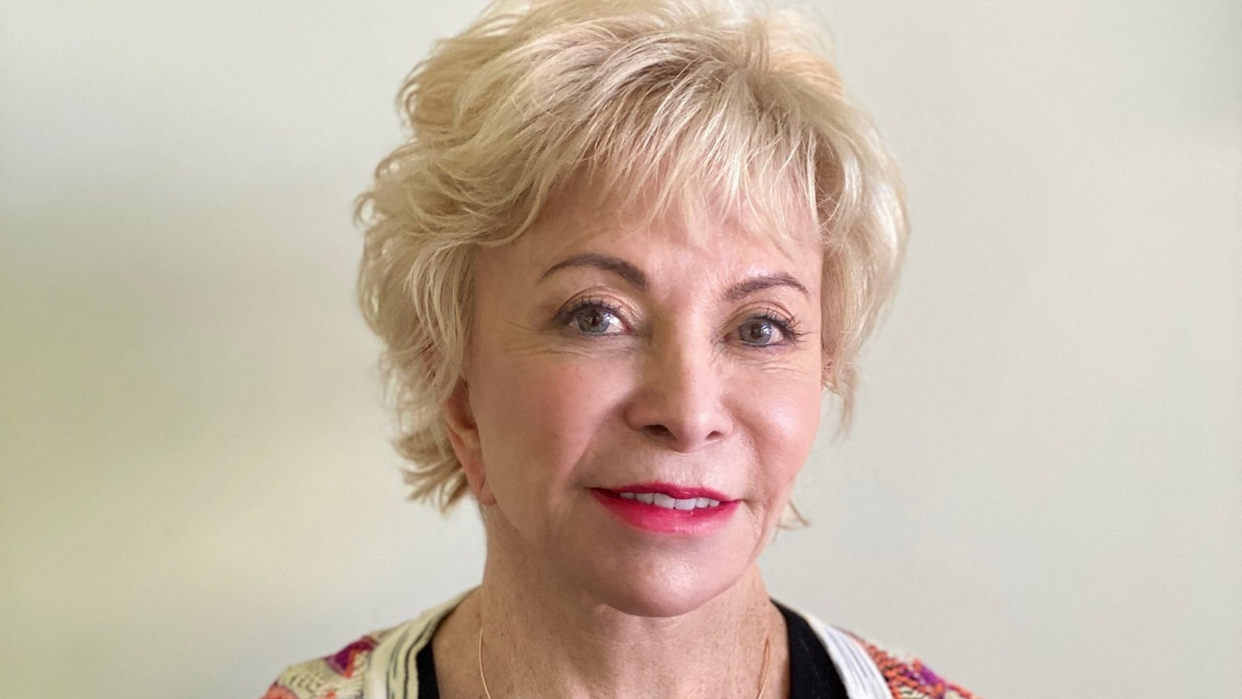 Escritora Isabel Allende destacó gabinete de Gabriel Boric: Es hora de que los viejos charlatanes se vayan a casa
