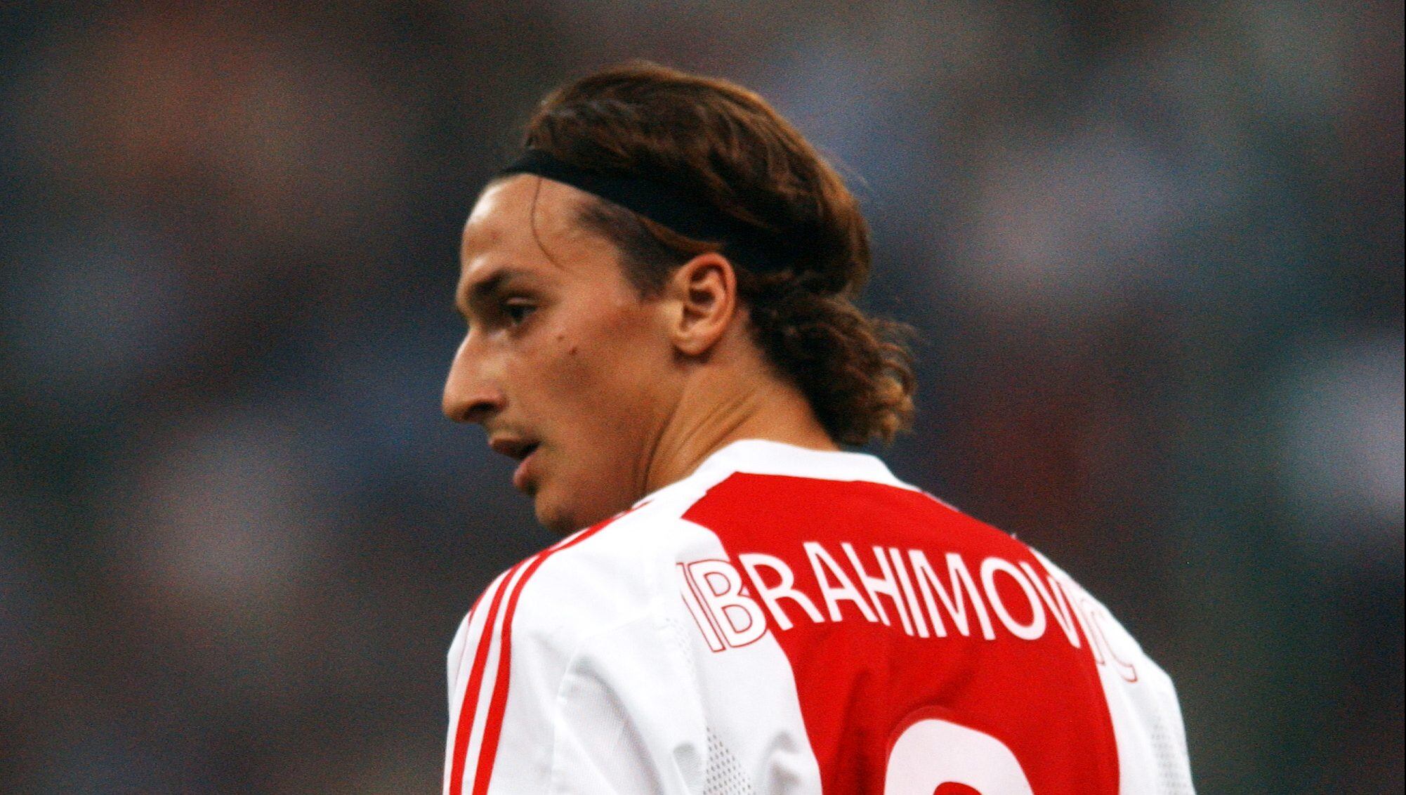 MILAN, ITALY - SEPTEMBER 16: Zlatan Ibrahimovic of Ajax looks on during the UEFA Champions League Group H match between AC Milan and Ajax at the San Siro Stadium on September 16, 2003 in Milan, Italy.  (Photo by Etsuo Hara/Getty Images)