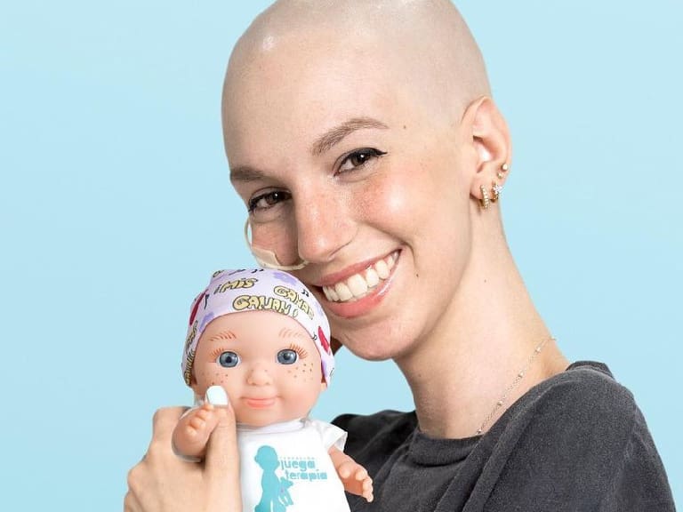 A los 20 años muere Elena Huelva, conocida influencer que visibilizó la lucha contra el cáncer