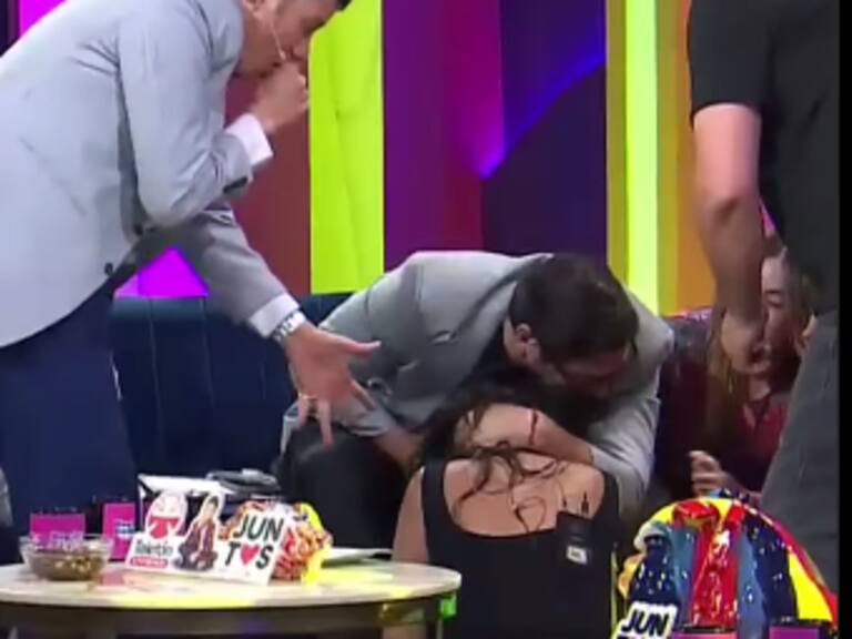 Pamela Díaz quedó en el suelo tras reacción de Vale Saini en pleno programa: “¿Estás bien?”