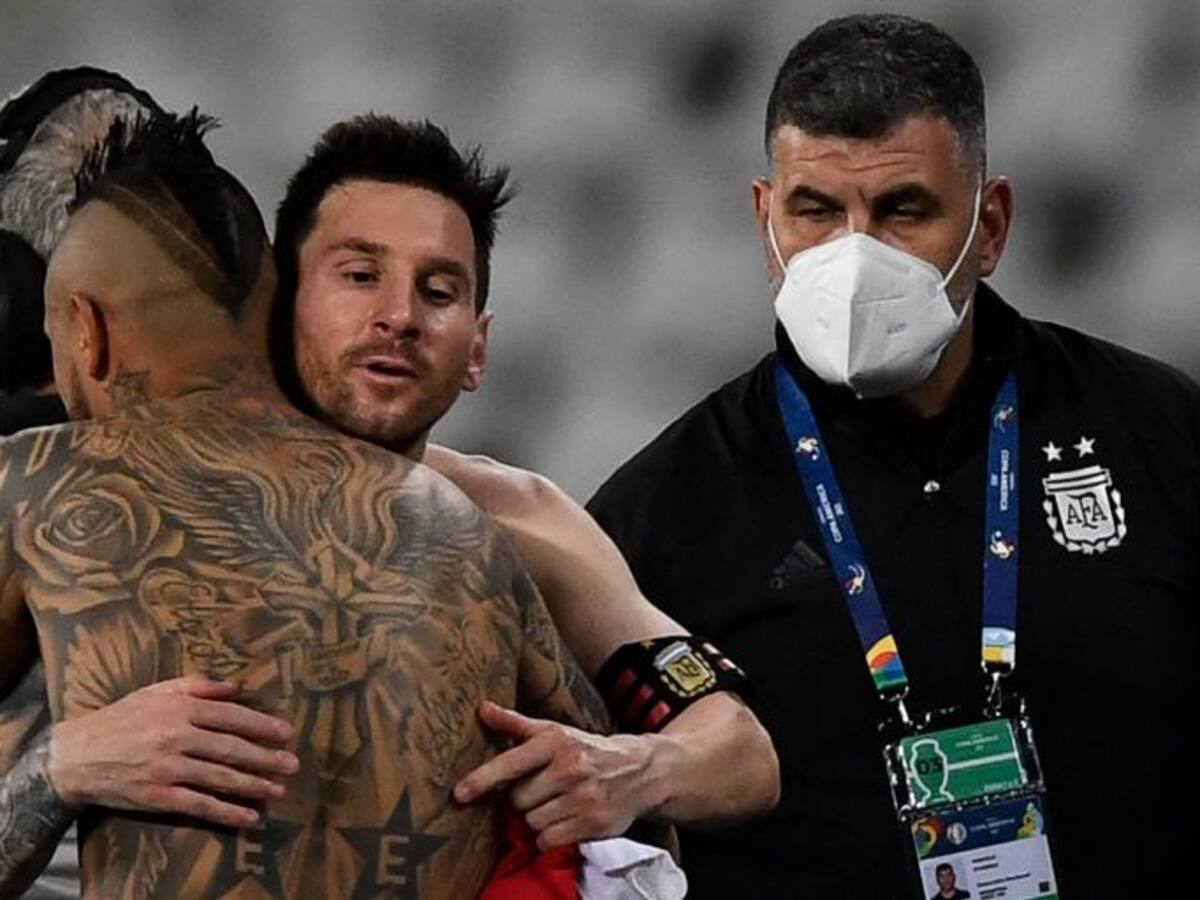 El emotivo abrazo entre Vidal y Messi tras el partido por Copa América: «Que lindo verte siempre extraterrestre»