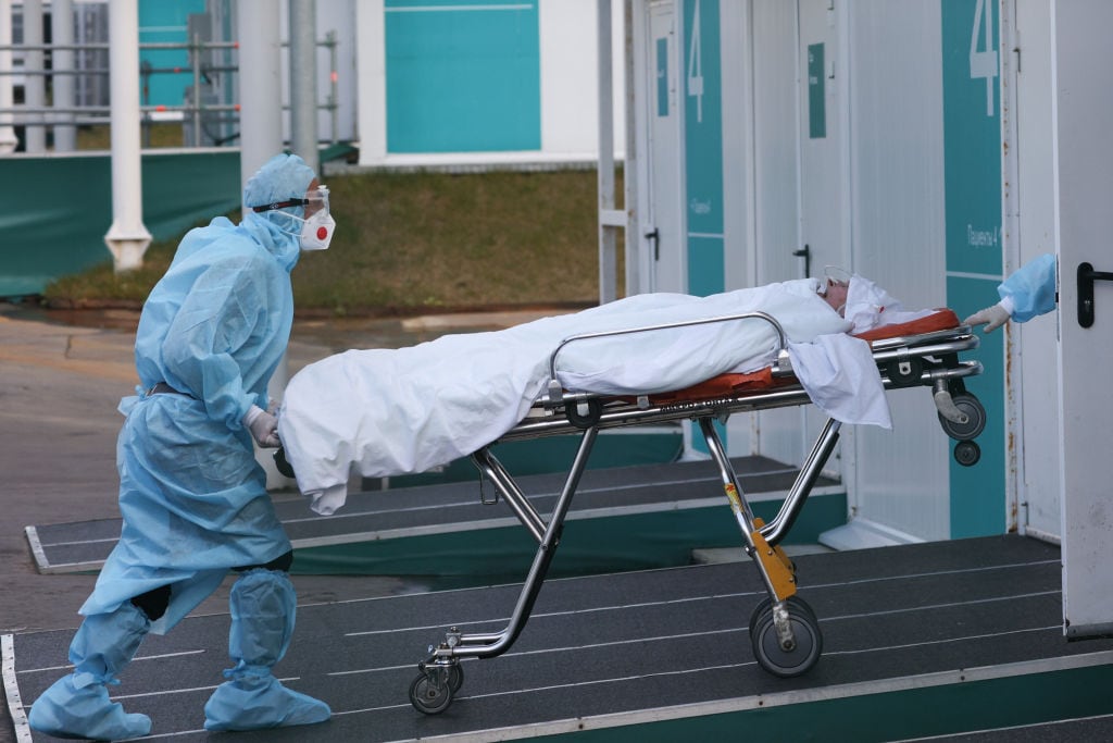 Paciente com Covid-19 es ingresado de urgencia a un hospital de Rusia