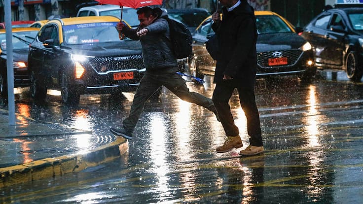 Lluvia en Santiago y Chile, hoy en vivo: a qué hora parte, suspensión de clases, y pronóstico actualizado por región