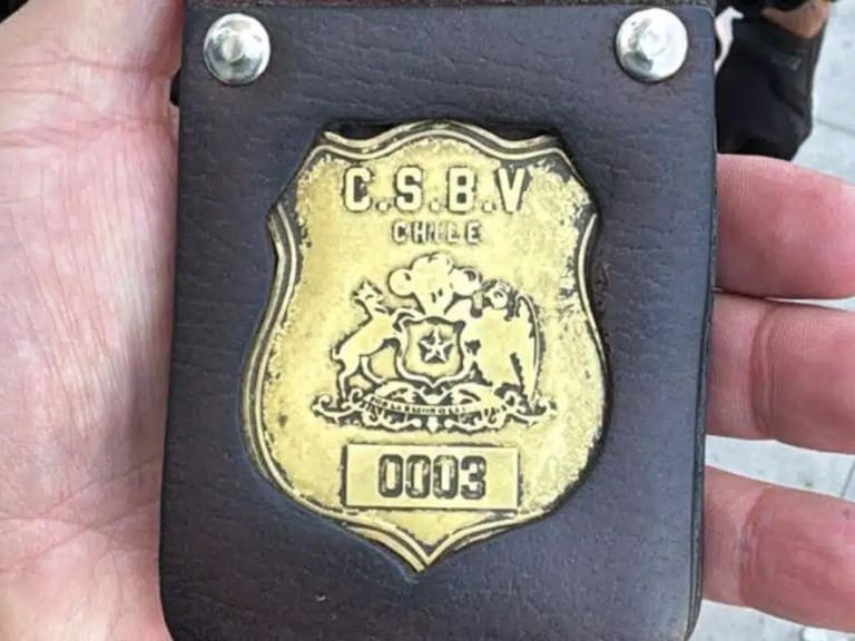 Antofagastino intervino en procedimiento haciéndose pasar por carabinero con placa falsa: falló y terminó detenido